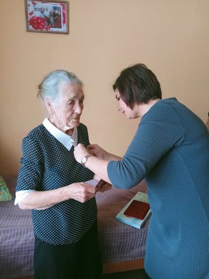 Вручение медали "70 лет начала освоения целинных и залежных земель на Алтае". Вручение медали "70 лет начала освоения целинных и залежных земель на Алтае".